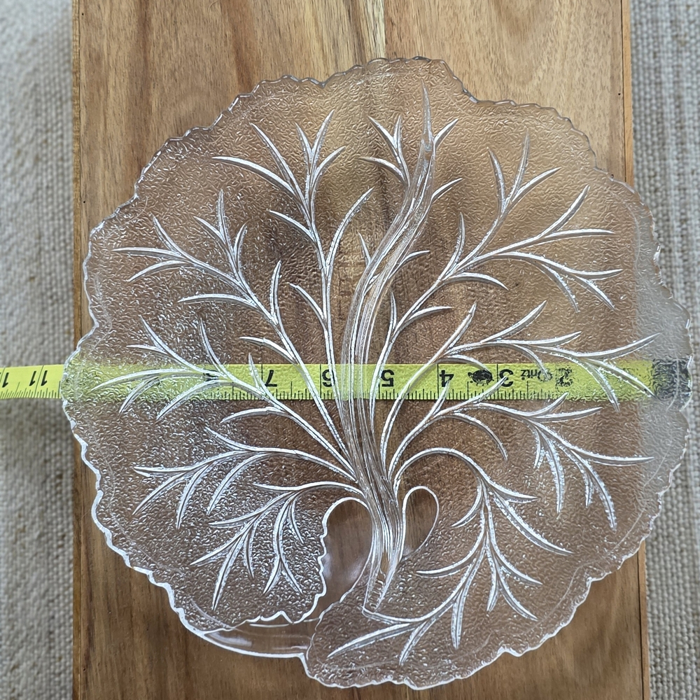 Indiana‎ Glass Clear Divided Serving Plate with Leaf Motif - Picture 10 of 12
